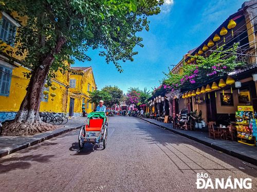 Một góc phố hội. Ảnh: ĐẶNG MINH