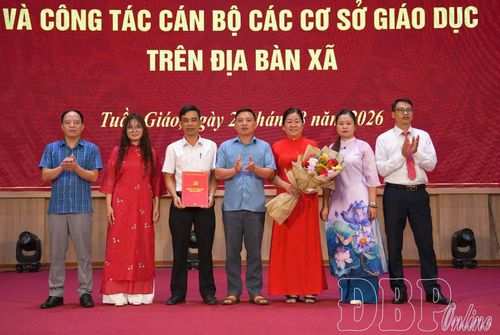 Xã Tuần Giáo công bố quyết định về sắp xếp cơ sở giáo dục.