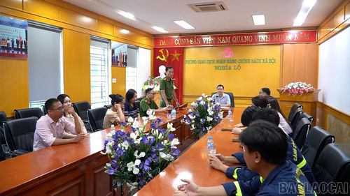 Công an tỉnh Lào Cai tổ chức tuyên truyền, phổ biến pháp luật và hướng dẫn kỹ năng về PCCC và CNCH.