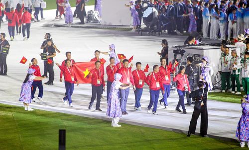 Đoàn Thể thao Việt Nam tại Lễ bế mạc. Ảnh: Bùi Lượng