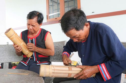 Ở xã Phước Hà hiện chỉ còn vài người còn biết làm đàn Chapi