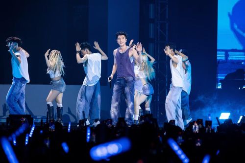  Hai đêm diễn trước đó của Mắt Nhắm Mắt Mở Concert tại TPHCM cháy vé. 