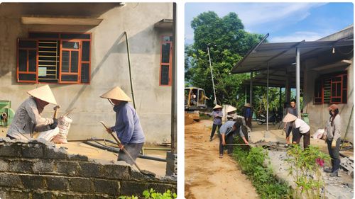 Người dân xã Văn Chấn dỡ rào, hiến đất mở rộng đường giao thông nông thôn.