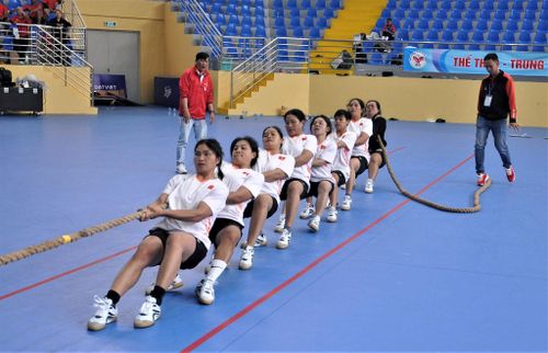 Đội kéo co nữ thôn Ka Ming, xã Di Linh trong một trận đấu tại Đại hội TDTT tỉnh Lâm Đồng lần 1-2026.