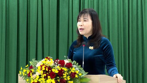 Đồng chí Hà Thị Hạnh, Ủy viên Ban Thường vụ Tỉnh ủy, Phó Chủ tịch Ủy ban MTTQ Việt Nam tỉnh Lâm Đồng đánh giá cao những kết quả đạt được trong triển khai các mô hình học tập