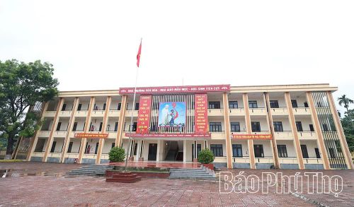 Khuôn viên Trường THCS Tam Sơn khang trang, sạch đẹp.