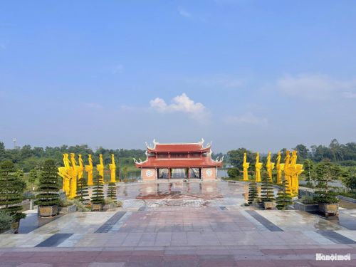 Quảng trường Hùng Vương trong Khu Nghi lễ thờ Tổ tại Làng Văn hóa. Ảnh: LVH
