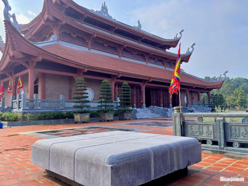 Biểu tượng bánh chưng trong khu thờ Tổ. Ảnh: LVH
