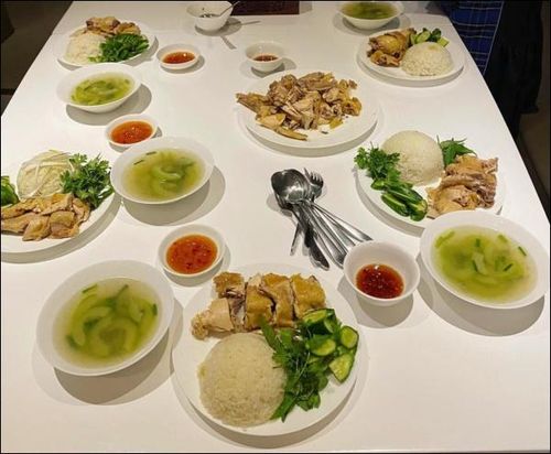 Món cơm gà Hội An cực kì ngon miệng và hấp dẫn để chiêu đãi cả nhà.