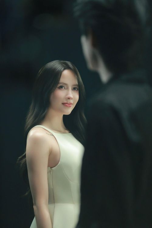 Thiều Bảo Trâm trở lại với màu sắc pop ballad trong Tạnh mưa. Ảnh: @thieubaotram.