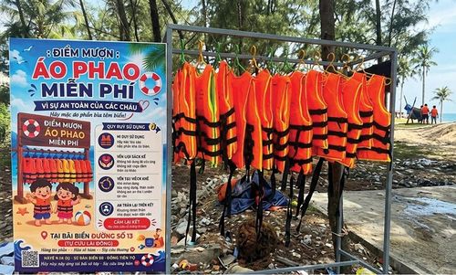 Mô hình cho mượn áo phao miễn phí được triển khai tại các địa điểm thuộc TDP Phú Hải.
