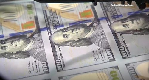 Đồng USD tiếp tục tăng giá trong bối cảnh đồng euro suy yếu, lợi suất trái phiếu Mỹ ở mức cao và dòng vốn quốc tế đổ mạnh vào tài sản Mỹ. Ảnh: Reuters