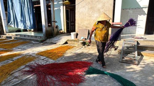Sân phơi lác nhiều sắc màu