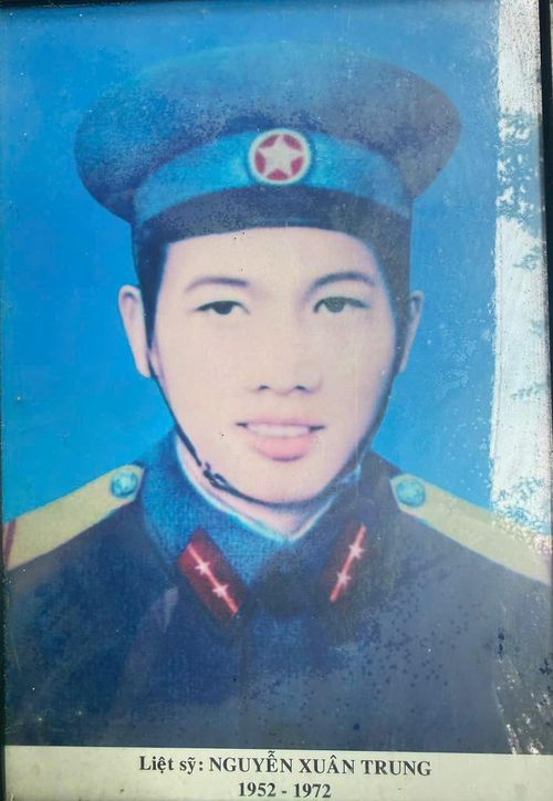 Di ảnh liệt sĩ Nguyễn Xuân Trung.