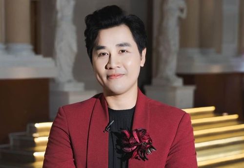 MC Nguyên Khang đồng hành Vì bạn xứng đáng trong mùa phát sóng mới.