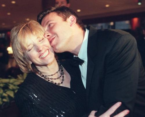 Ben Affleck cũng dành những lời đầy xúc động để nhớ về mẹ.