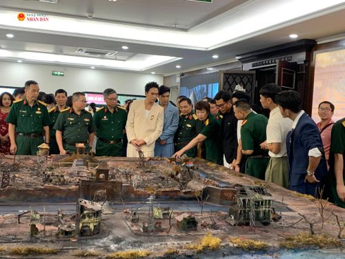 Mô hình Thành cổ Quảng Trị từng được dựng theo nguyên bản, phục vụ quay phim. Ảnh: Ng. Phương