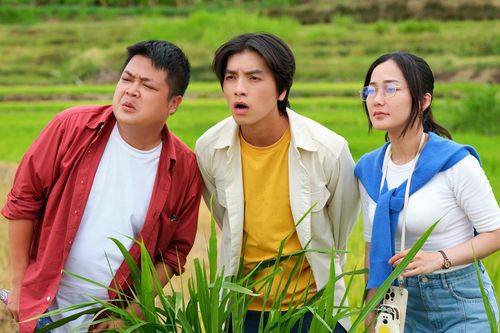 Phim Kính vạn hoa phiên bản phim điện ảnh chuyển thể, với sự góp mặt khách mời của 3 diễn viên từ bản truyền hình nổi tiếng.
