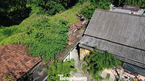 Khu vực này nằm trên tuyến kết nối nhiều điểm tham quan﻿ quanh Hoàng thành và khu vực Kinh thành Huế. Hình ảnh nhếch nhác của các dãy nhà xuống cấp trở thành “vết gợn” giữa không gian di sản luôn đón khách mỗi ngày.