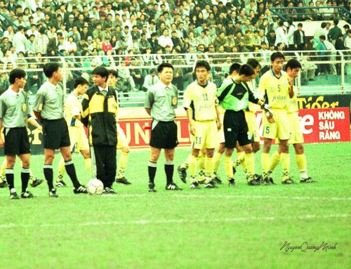 CLB CAHN chuyển giao trước khi mất tên. Ảnh: Quang Minh