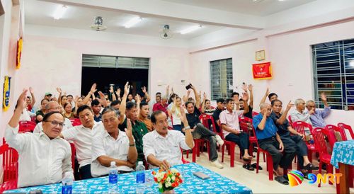 Từ khi có "thủ lĩnh" mới của tổ dân phố, người dân Vân Dương 2 đến với các cuộc họp nhiều hơn, đồng thuận với các chủ trương, chính sách của Đảng, Nhà nước. Ảnh N.P