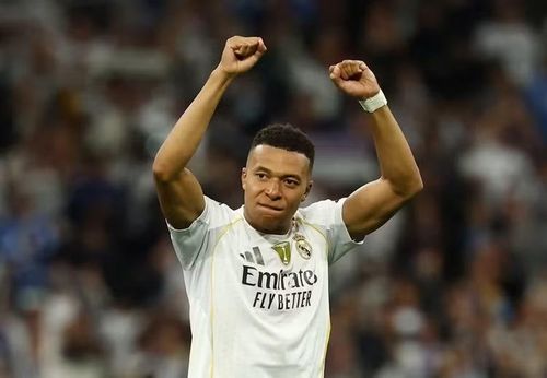 Sau cú đúp vào lưới Monaco, tiền đạo người Pháp đã có 11 bàn thắng chỉ sau 6 trận ở giai đoạn vòng bảng, ngang bằng thành tích Ronaldo ở mùa 2015/16.