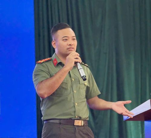 Đại úy Đặng Đức Kiên, cán bộ Phòng An ninh mạng, Công an tỉnh