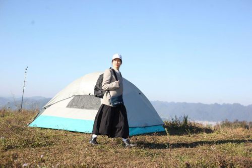 Camping giữa không gian thoáng đãng trên cao.