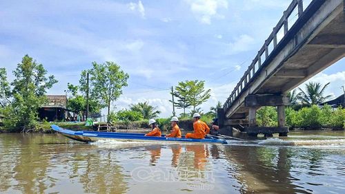Điện lực Năm Căn phấn đấu hoàn thành mục tiêu 100% khách hàng thanh toán tiền điện không dùng tiền mặt trong tháng 11/2026.