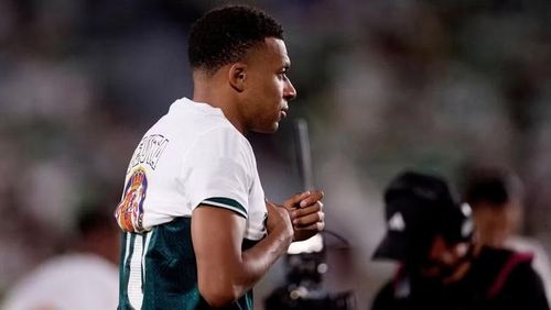 Cách quảng bá hình ảnh cá nhân và lịch trình hồi phục chấn thương của Kylian Mbappe khiến phòng thay đồ Real Madrid bất bình. Ảnh: Reuters.