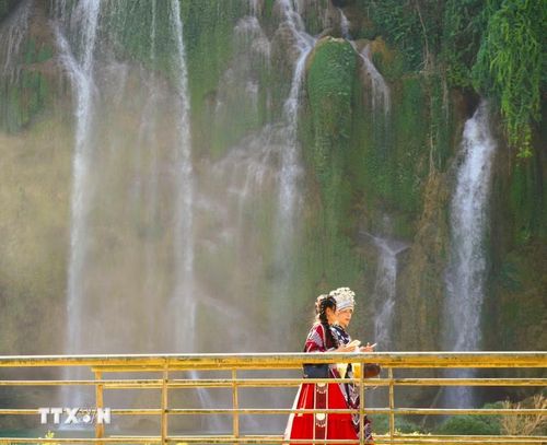Khung cảnh nên thơ của thác Bản Giốc khi vào Thu. (Ảnh: Chu Hiệu/TTXVN)