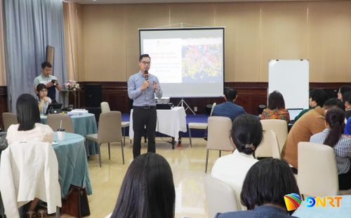 Một số địa phương phía nam thành phố liên kết với các đơn vị chuyên môn tổ chức tập huấn cho người dân về hoạt động du lịch cộng đồng. Ảnh: PHAN VINH