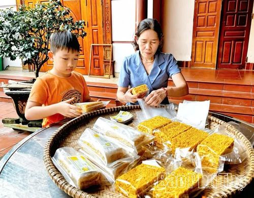 Bánh gạo rang Tiên Lữ - thức quà mộc mạc đượm hồn quê.