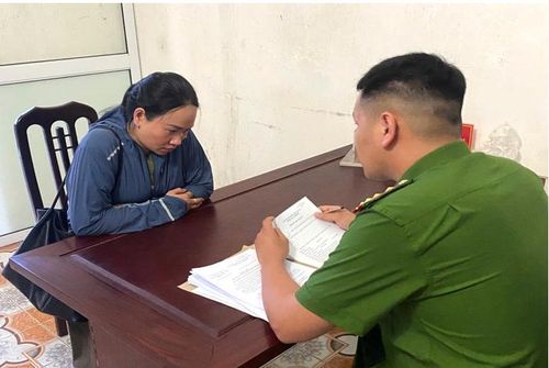 Đối tượng Đỗ Thị Hiền tại cơ quan điều tra. Ảnh: Cơ quan Công an.
