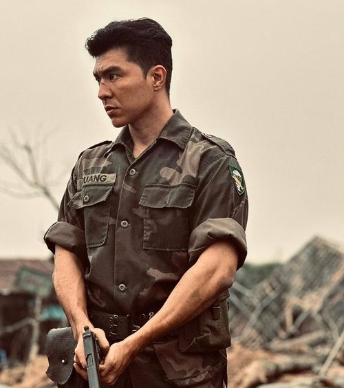 Steven Nguyễn trong Mưa Đỏ.