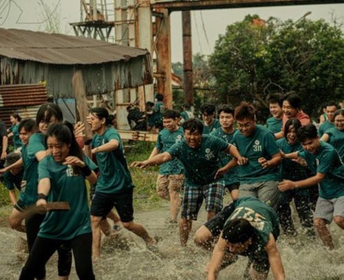 Trại Buôn Người đạt khoảng 406,5 tỷ đồng.