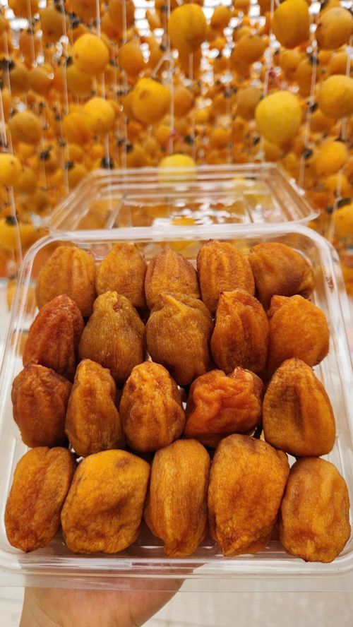 Sản phẩm hồng treo gió đặc trưng của vùng đất Đà Lạt được nhiều du khách ưa chuộng