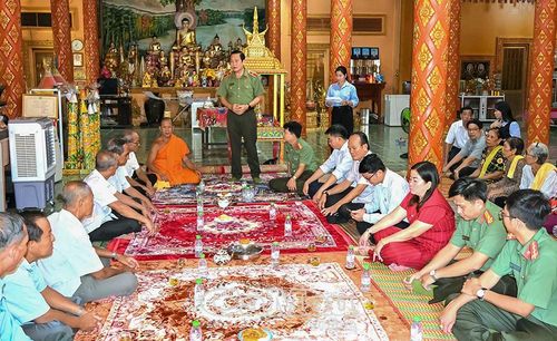 Thiếu tướng Hồ Việt Triều, Giám đốc Công an tỉnh, chúc lễ Sene Dolta năm 2026 tại chùa Ngan Dừa, Xã Hồng Dân.