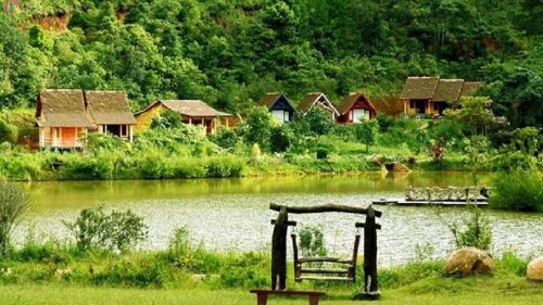 Câu chuyện tình yêu lãng mạn phù hợp với phong cảnh nên thơ của ngôi làng.