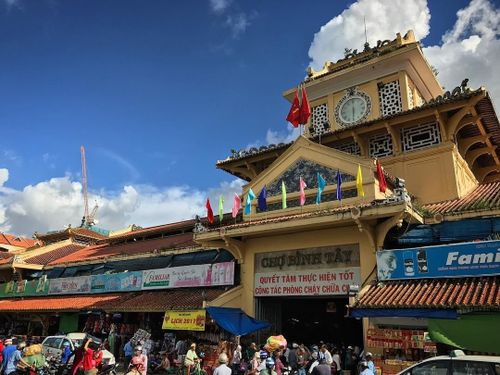  Chợ Bình Tây tại quận 6 (cũ). 