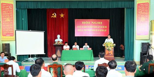 Đồng chí Hoàng Nghĩa Hiếu, Phó Bí thư Thường trực Tỉnh ủy, Chủ tịch Hội đồng nhân dân tỉnh Nghệ An phát biểu tại hội nghị sơ kết 2 năm thí điểm thành lập Chi bộ Hội Nghề cá. (Ảnh tư liệu: BÍCH HƯỜNG)