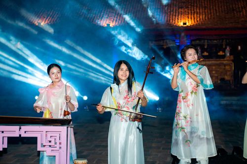 Các chuyên gia cho rằng, cần nhìn di sản như nguồn tài nguyên gốc của công nghiệp văn hóa. Ảnh: Văn Miếu