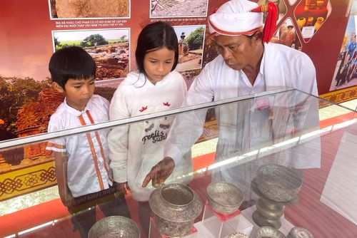 Những hiện vật tiếp tục kể câu chuyện về lịch sử và văn hóa dân tộc Chăm