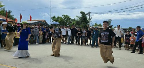 Sôi nổi các môn thi thể thao do đoàn thanh niên tổ chức.