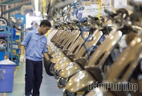 Khu vực công nghiệp và xây dựng tiếp tục khẳng định vai trò trụ cột dẫn dắt nền kinh tế - Dây chuyền sản xuất xe máy tại Công ty TNHH Piaggio Việt Nam.