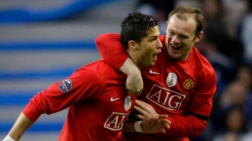 Rooney chỉ trích Ronaldo.