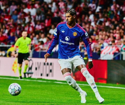Rashford được trao cơ hội dù chơi mờ nhạt.