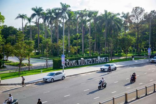 Dự án Nâng cấp, cải tạo Công viên 29 Tháng 3 được triển khai với các hạng mục gồm khối công trình gồm có "chiếc nhẫn vì hòa bình", công trình tại lối vào từ đường Nguyễn Tri Phương, các khu vệ sinh công cộng, các bến thuyền. Hạng mục kiến trúc cảnh quan bao gồm sân chơi ngoài trời, hệ thống phun nước nghệ thuật, sân khấu ngoài trời, sân thể thao, khu thể dục ngoài trời, bãi đỗ xe…