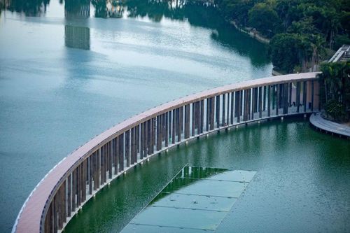 "Chiếc nhẫn vì hòa bình" uốn lượn mềm mại ôm trọn một phần lòng hồ trung tâm Công viên 29 Tháng 3. Từ năm 2019, phương án kiến trúc có tên Chiếc nhẫn vì hòa bình đã được Hội đồng tuyển chọn cuộc thi phương án điều chỉnh quy hoạch, kiến trúc Công viên 29 Tháng 3 trao giải Nhất.