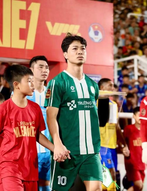 Công Phượng chật vật tìm bàn thắng đầu tiên tại V-League 2026/27 - Chuyên  trang An Ninh Thủ Đô - Báo Công an nhân dân
